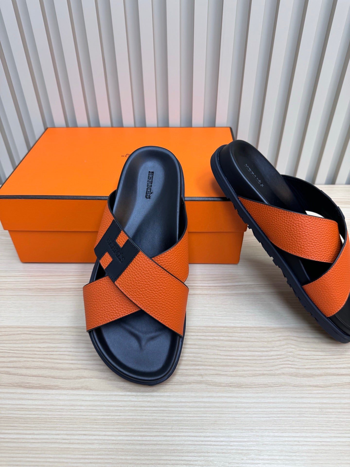 HERMES- men’s slippers