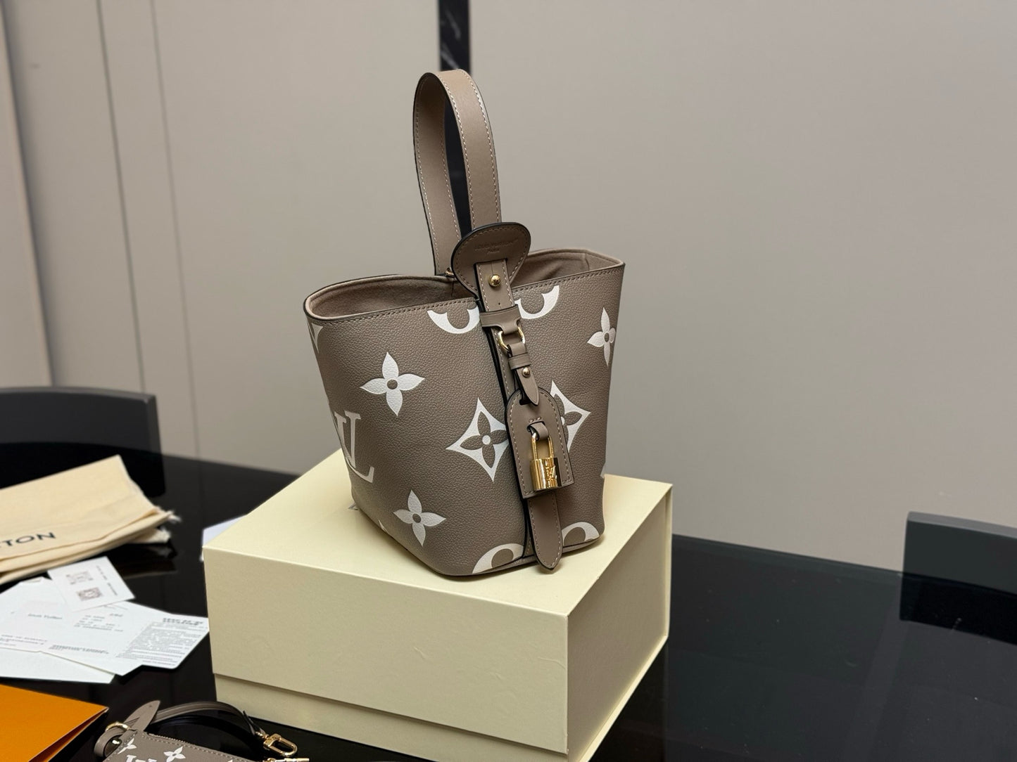 LOUIS VUITTON- all in BB