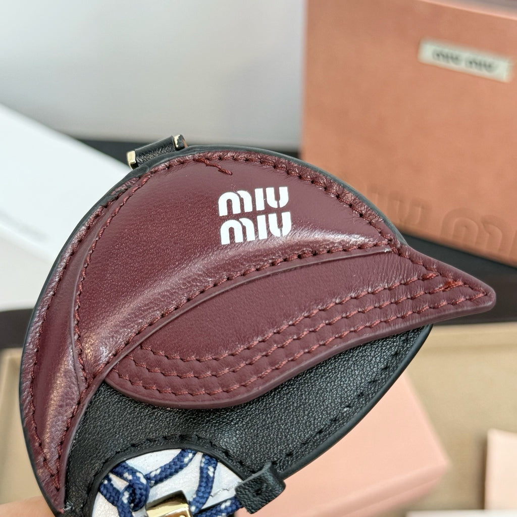 MIU MIU - leather key ring trick