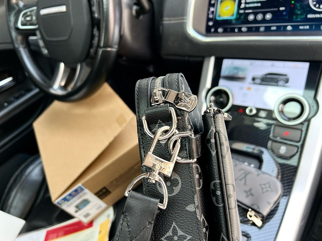 LOUIS VUITTON - Men’s Monogram Eclipse Reverse bag
