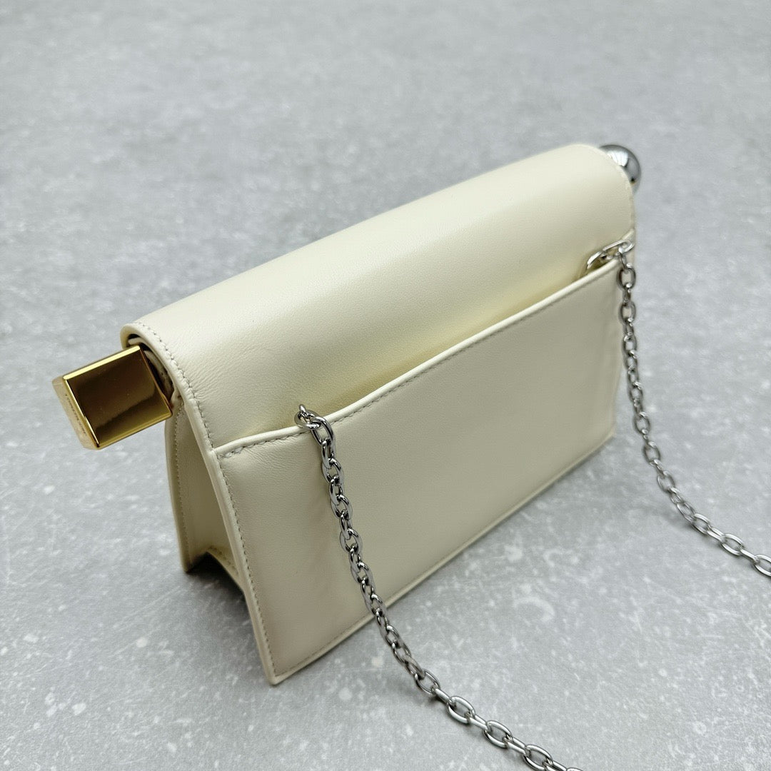 JACQUEMUS - La Petite Pochette Rond Carré clutch