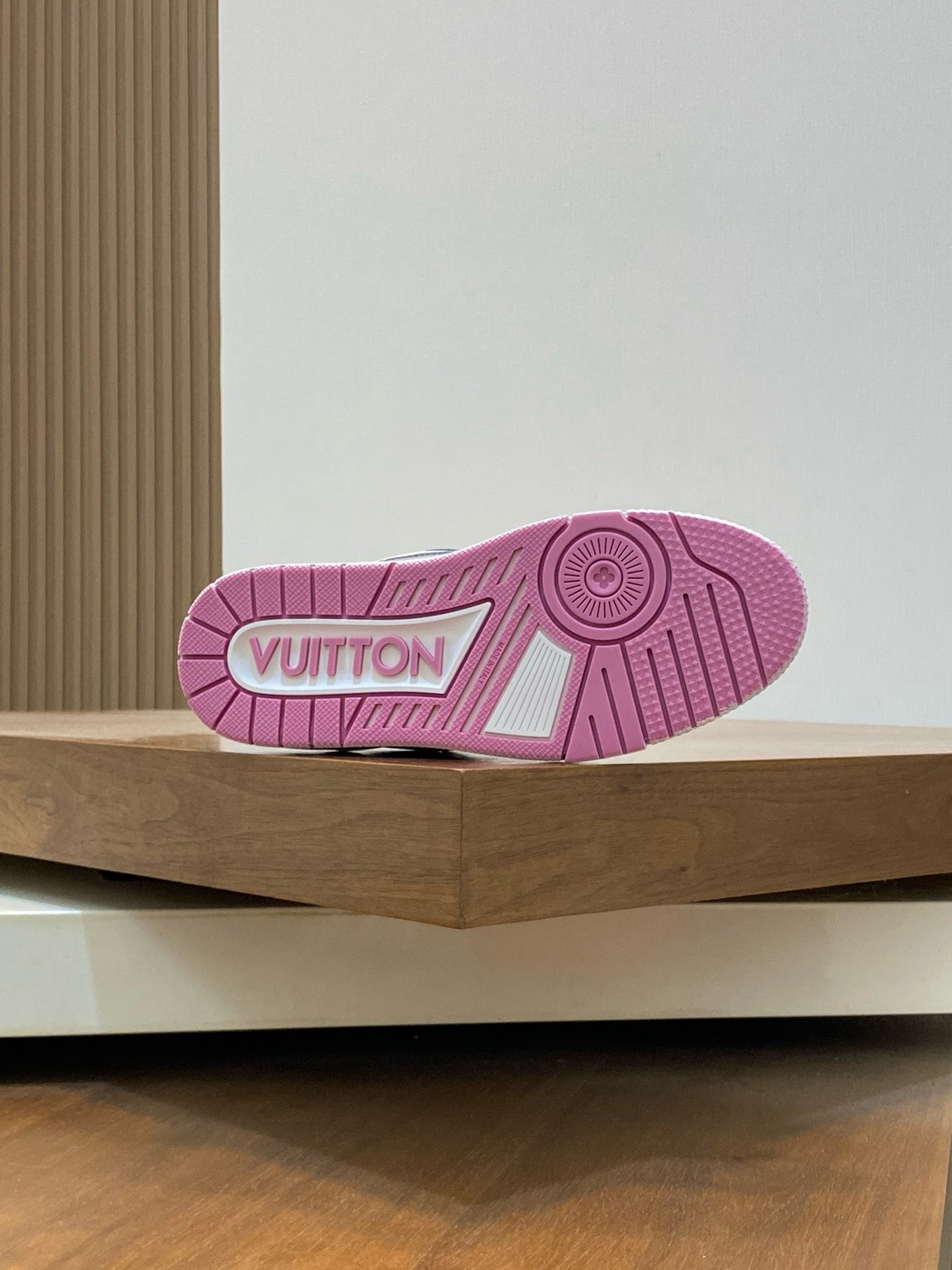 LOUIS VUITTON- Unisex sneakers
