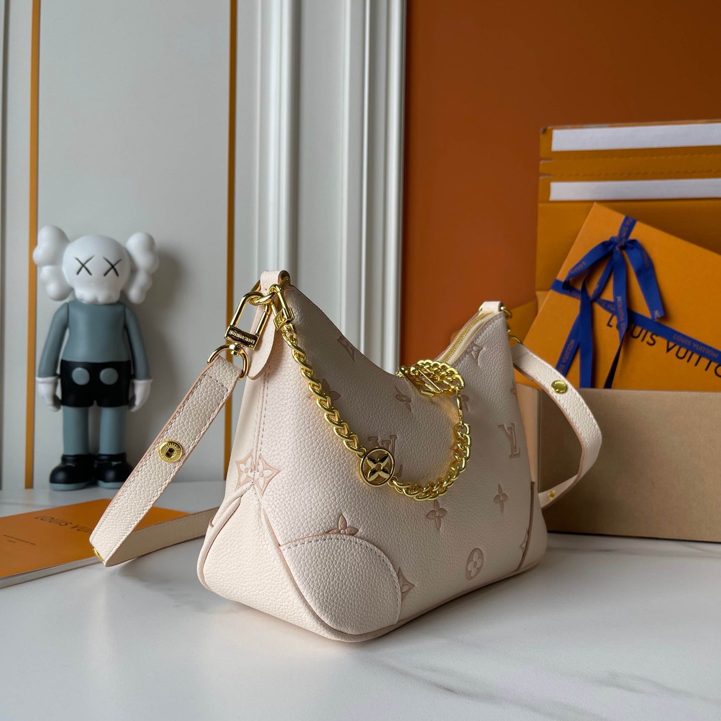 LOUIS VUITTON- Odeon