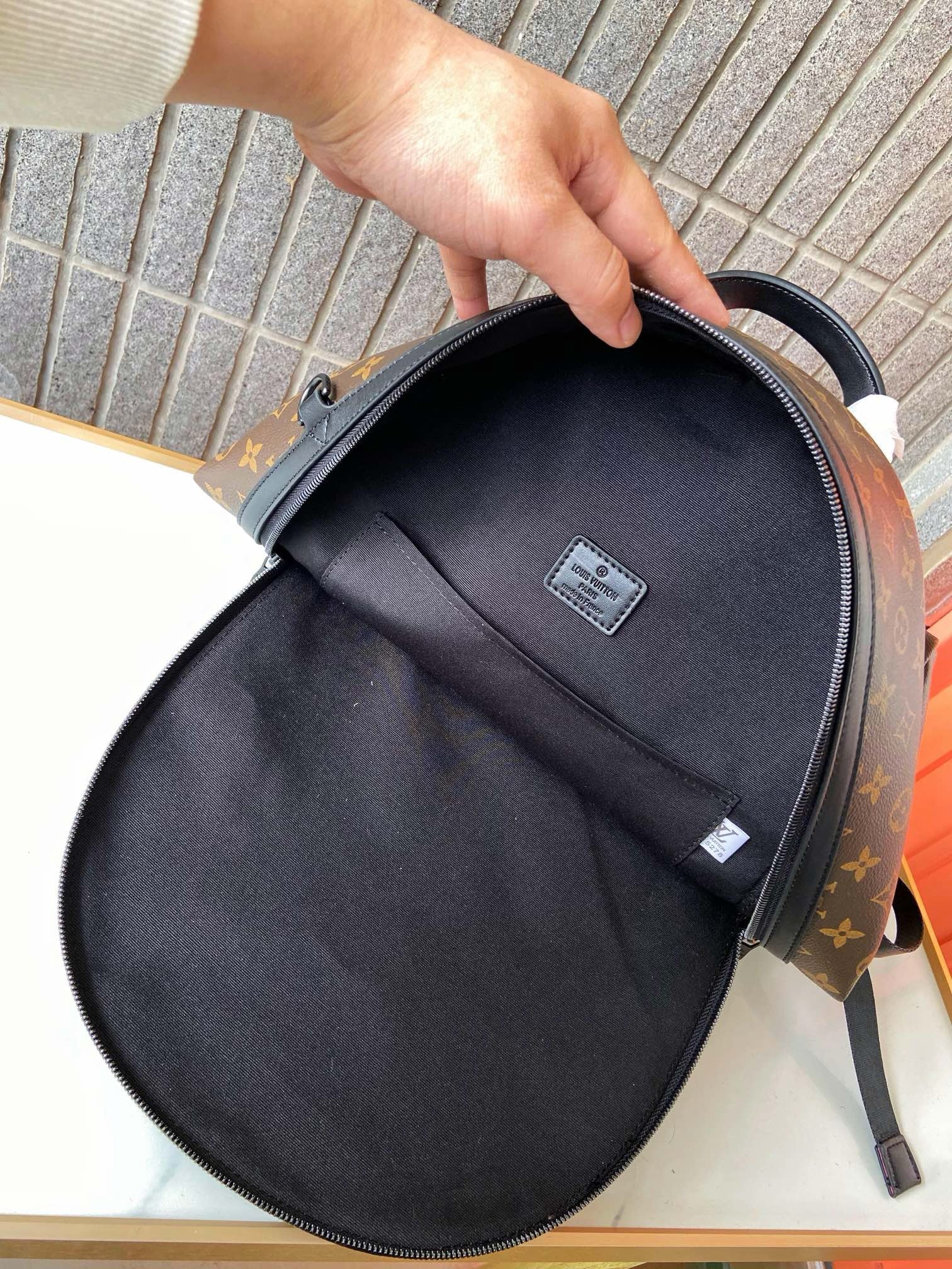 LOUIS VUITTON - Discovery Backpack PM