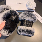CHANEL - Fur gloves