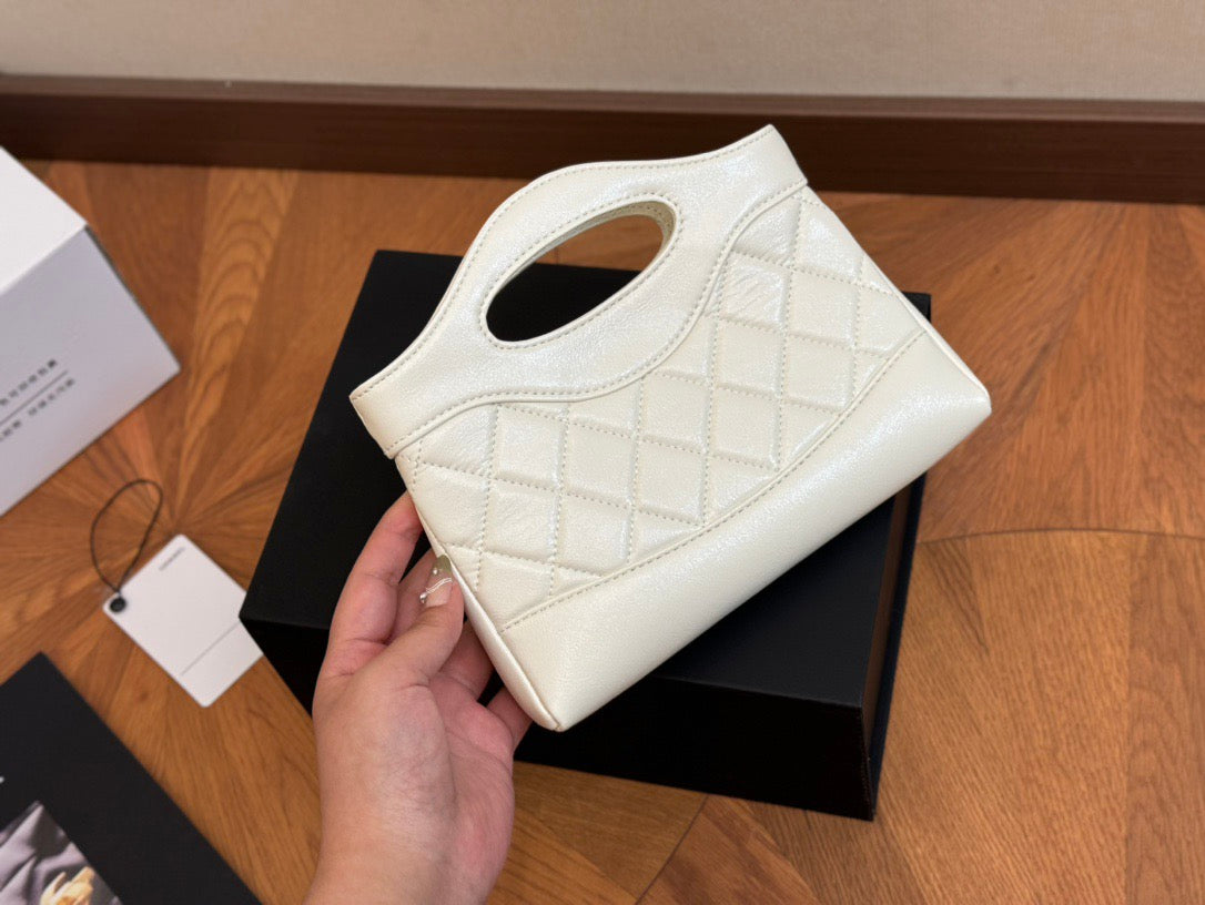 CHANEL - Amore bag