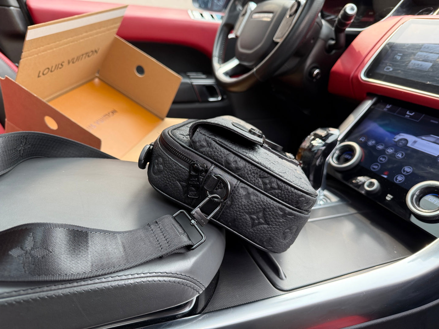 LOUIS VUITTON - S-lock