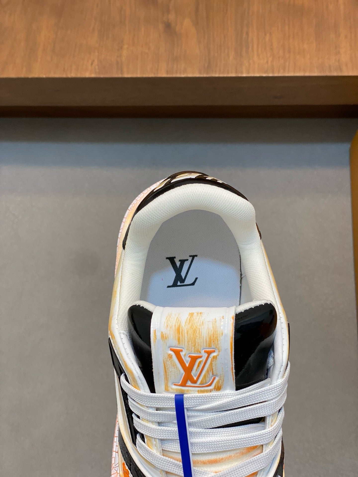 LOUIS VUITTON- Unisex sneakers
