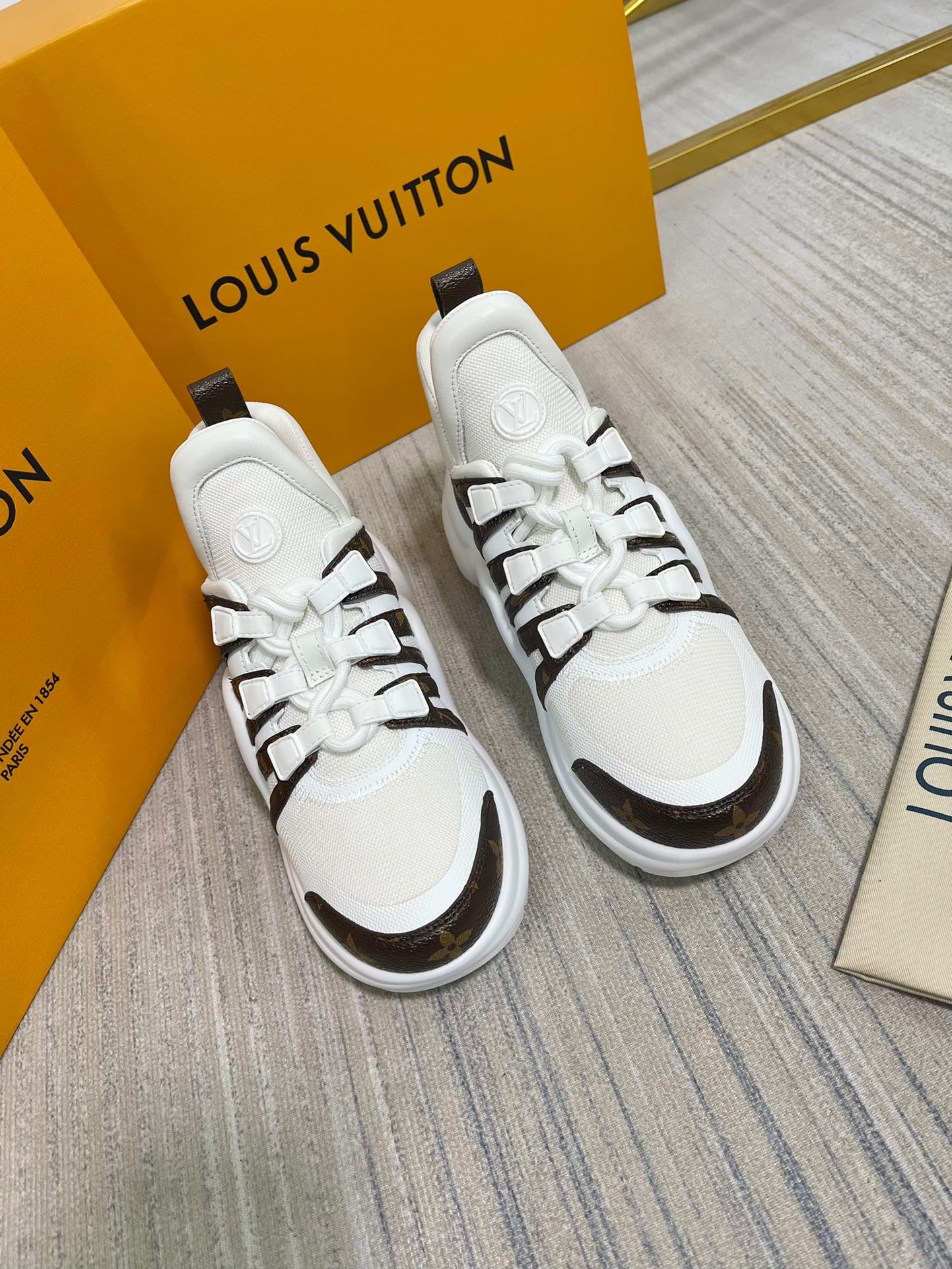 LOUIS VUITTON- Sneaker LV Archlight Trainer