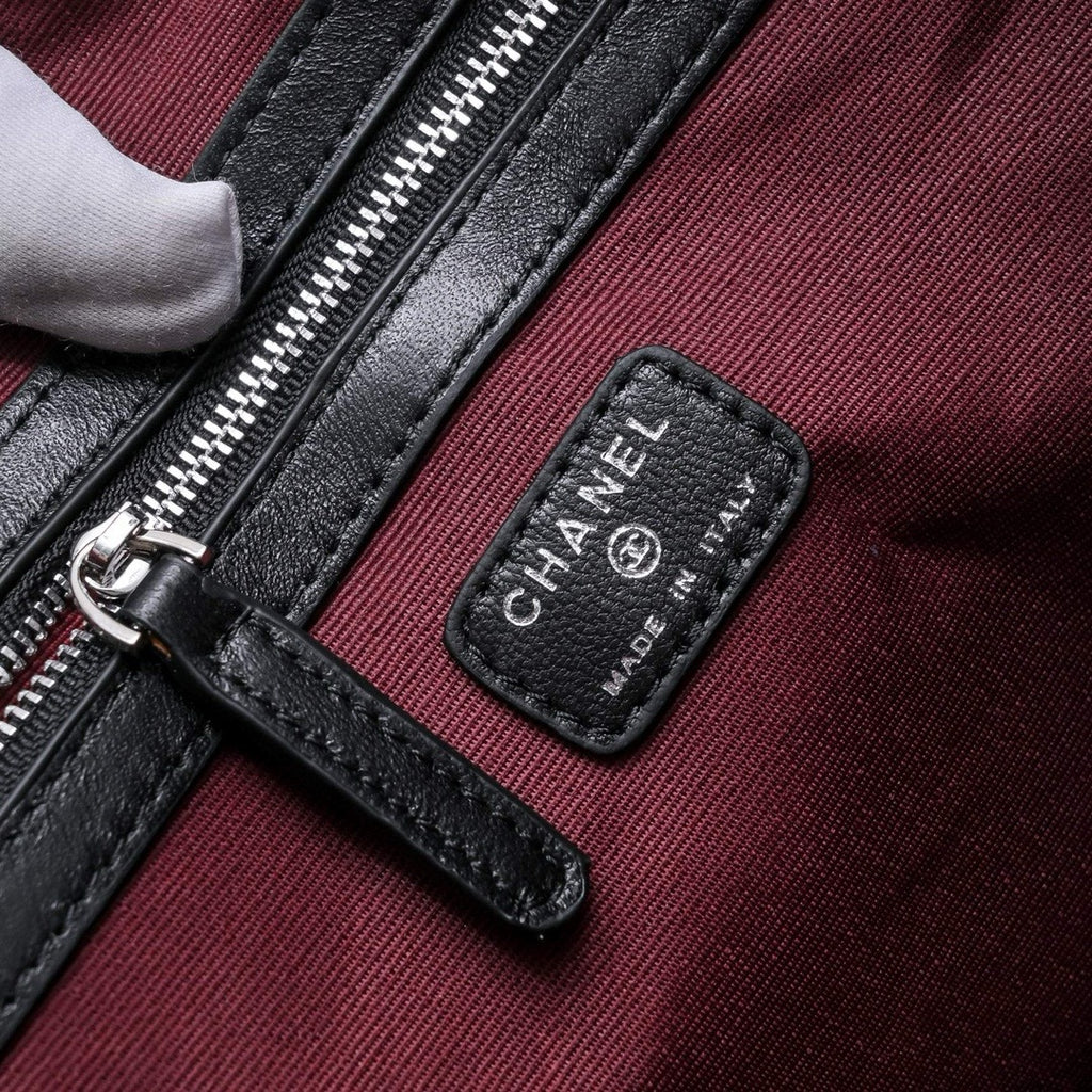 CHANEL - Lambskin O Case clutch bag