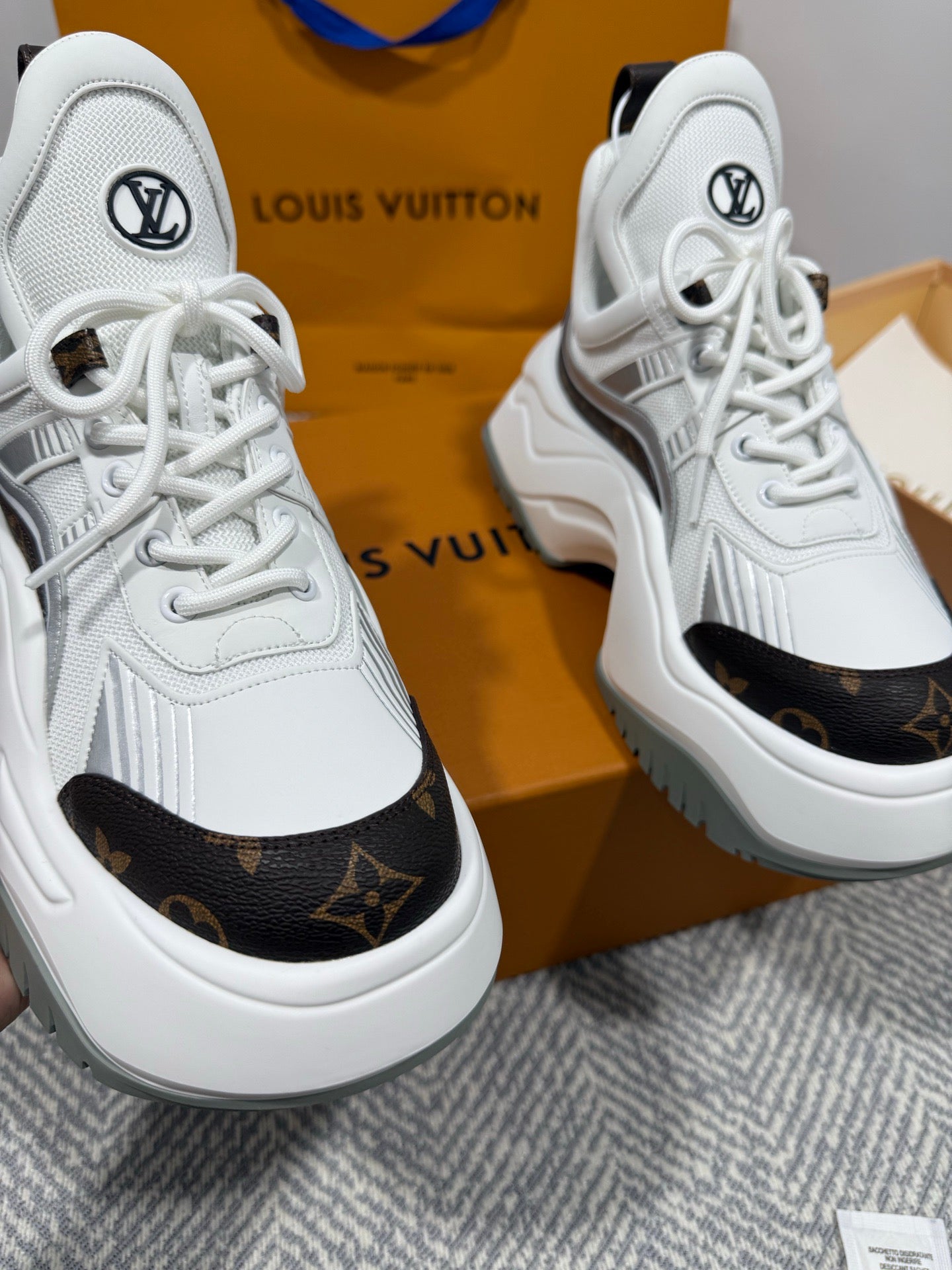 LOUIS VUITTON- Sneaker LV Archlight Trainer