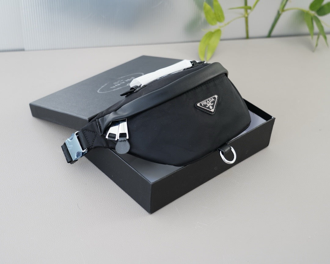 PRADA - Belt bag