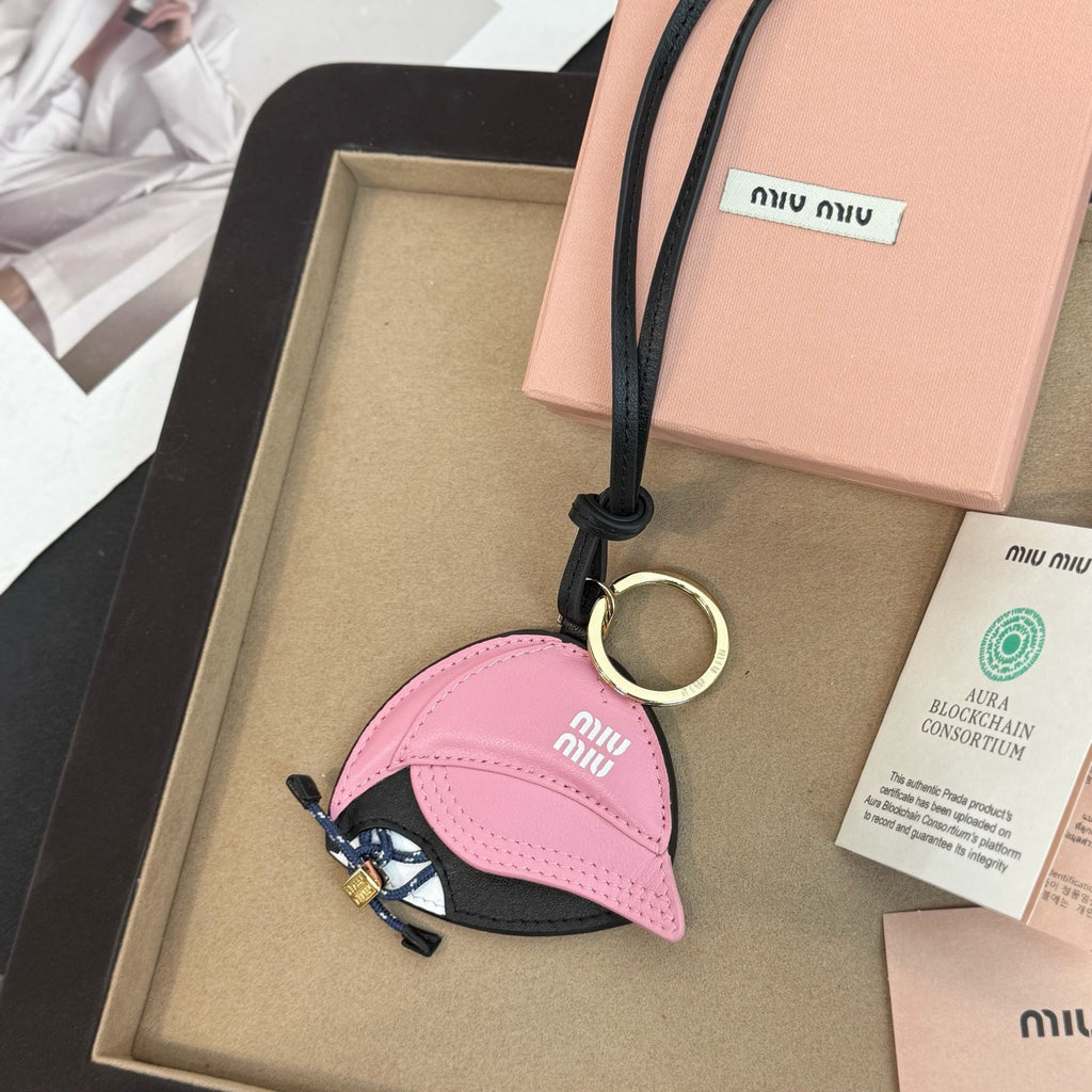 MIU MIU - leather key ring trick